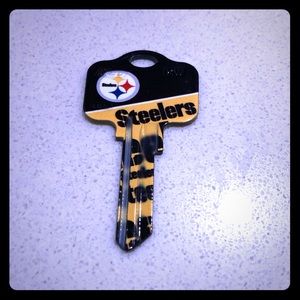 KW10 Pittsburgh Steeler Key